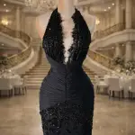 Vestido Comprido com Decote Halter Bordado
