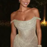 Vestido Longo Dourado Luxo com Drapeado Elegante