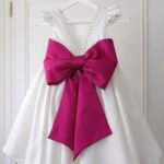 Vestido de Criança Filipa em Cetim - Laço e Cinto Personalizável