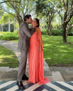 Vestido Ana Drapeado com Capa Fluida Personalizável - Image 2
