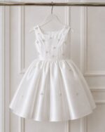 Vestido Clara – Vestido de Cerimónia Menina em Cetim com Aplicações Brilhantes - Image 4