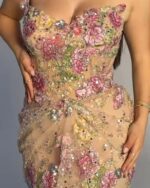 Vestido Laura – Vestido de Cerimónia Elegante em Seda com Bordados Florais - Image 2