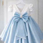 Vestido Beatriz – Vestido de Cerimónia Menina em Cetim com Laço e Pérolas