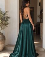 Vestido Sónia – Vestido de Cerimónia em Cetim com Decote em V e Racha - Image 3